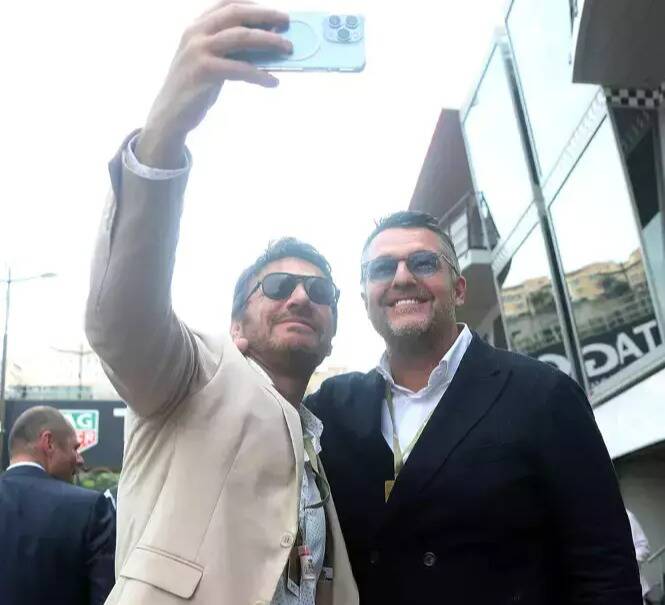 "Je suis honoré et ému d'être là": rencontre avec l'humoriste Arnaud Ducret, présent au Grand Prix Historique de Monaco