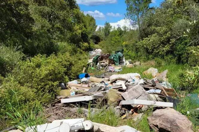 Un homme arrêté et condamné à nettoyer après des dépôts sauvages près de Hyères