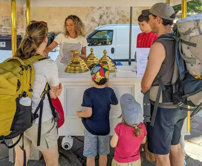 "C'était dans mon ADN": juriste à Monaco, elle plaque tout et devient glacière-pâtissière itinérante sur la Côte d'Azur