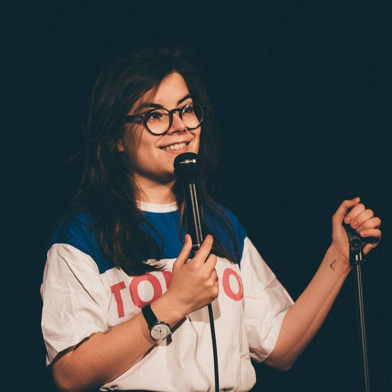 Elle sera bientôt sur scène à Nice et à Toulon... Rencontre avec la jeune humoriste belge, Fanny Ruwet