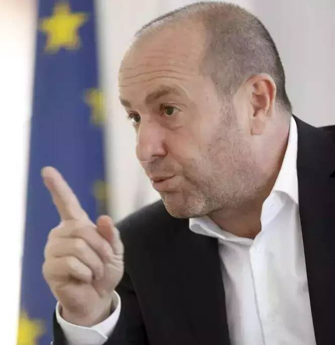 "Les indemnités se feront à la tête du client": un syndicat accuse ce maire des Alpes-Maritimes d'excès de pouvoir, il riposte