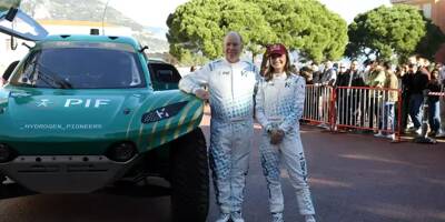 Le prince Albert II s'offre une virée dans les rues de Monaco au volant d'un prototype de voiture de course à l'hydrogène