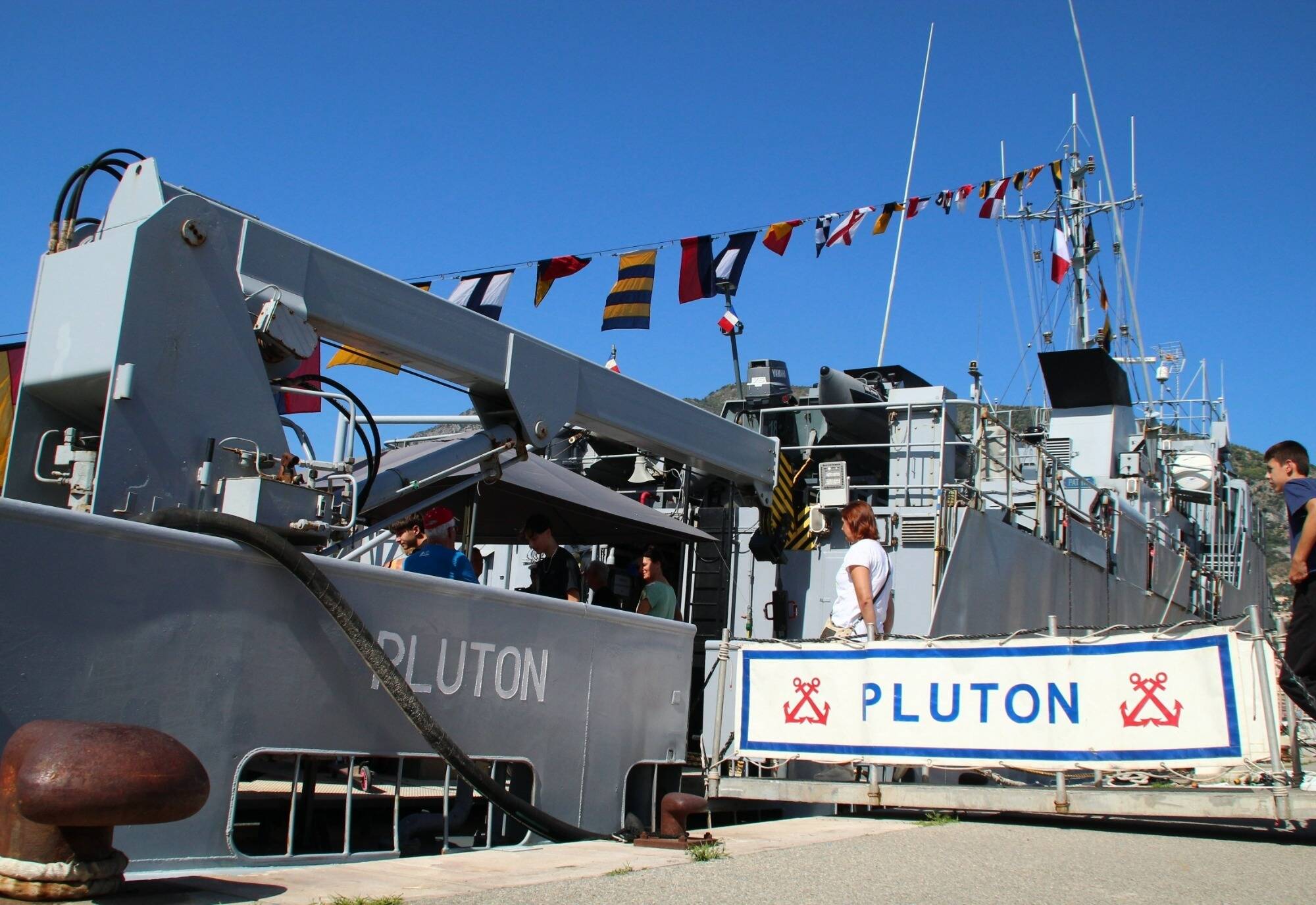 Rarement exposé au regard du public, le navire Pluton de la Marine nationale ouvre ses portes aux visiteurs à Menton