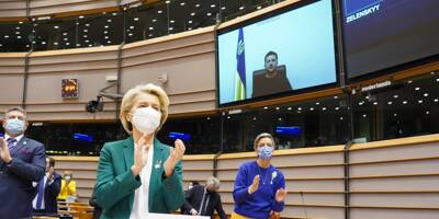 Guerre en Ukraine: l'émotion du traducteur lors du discours de Volodymyr Zelensky devant le Parlement Européen