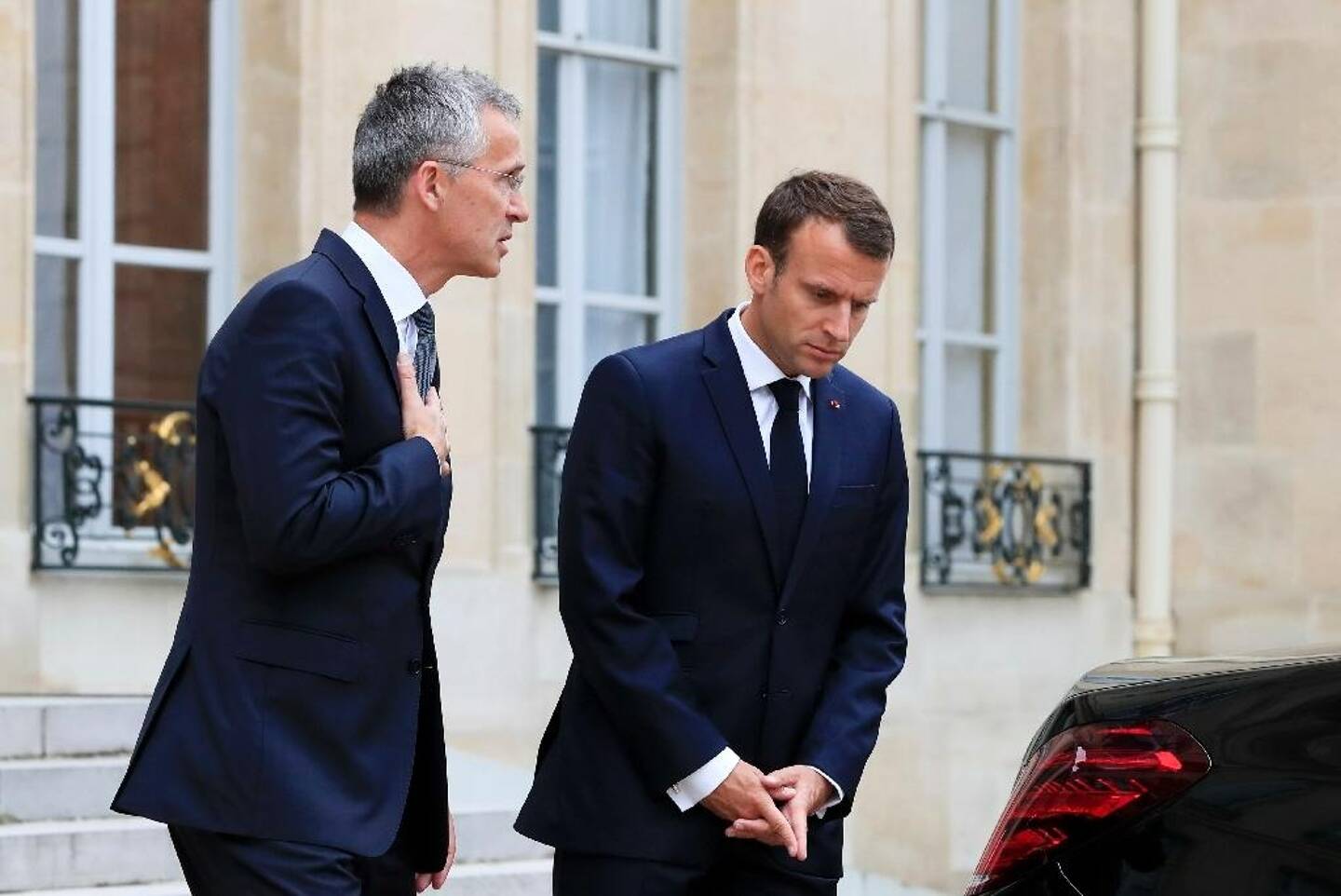 Le secrétaire général de l'Otan Jens Stoltenberg (à gauche) et le président français Emmanuel Macron, le 15 mai 2018 à Paris 