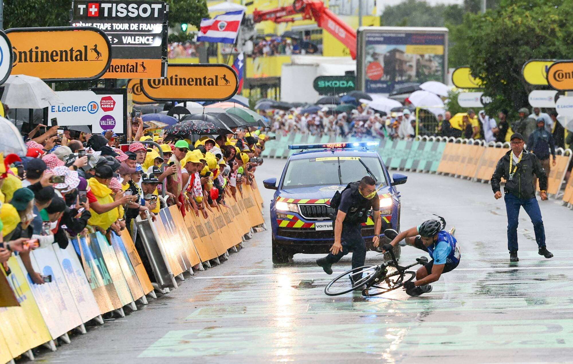 Il avait tenté de passer la ligne d'arrivée de l'étape du Tour de France à Valence: un homme condamné à de la prison avec sursis