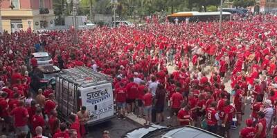 Mais qui sont tous ces gens en rouge dans le centre-ville de Nice?