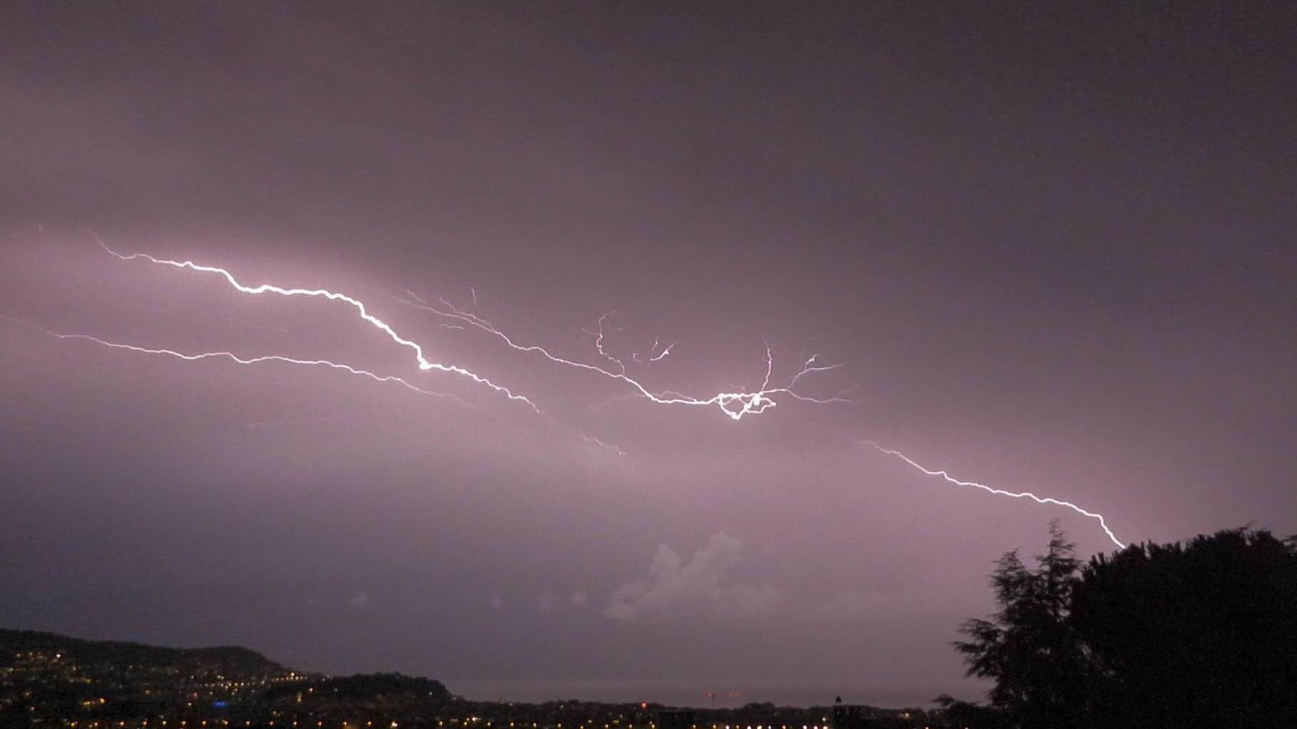 Le Var en vigilance jaune pluie-inondation et orages, le préfet interdit l'accès aux zones incendiées cet été