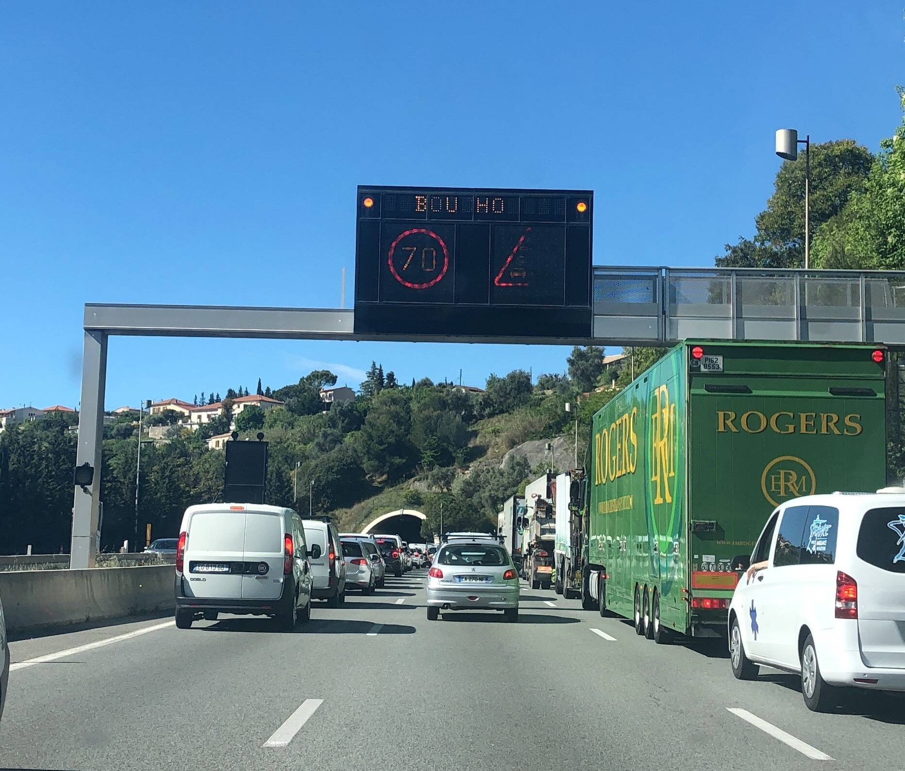 Un Important Bouchon Sur L'autoroute A8 à La Suite D'un Accident - Nice ...