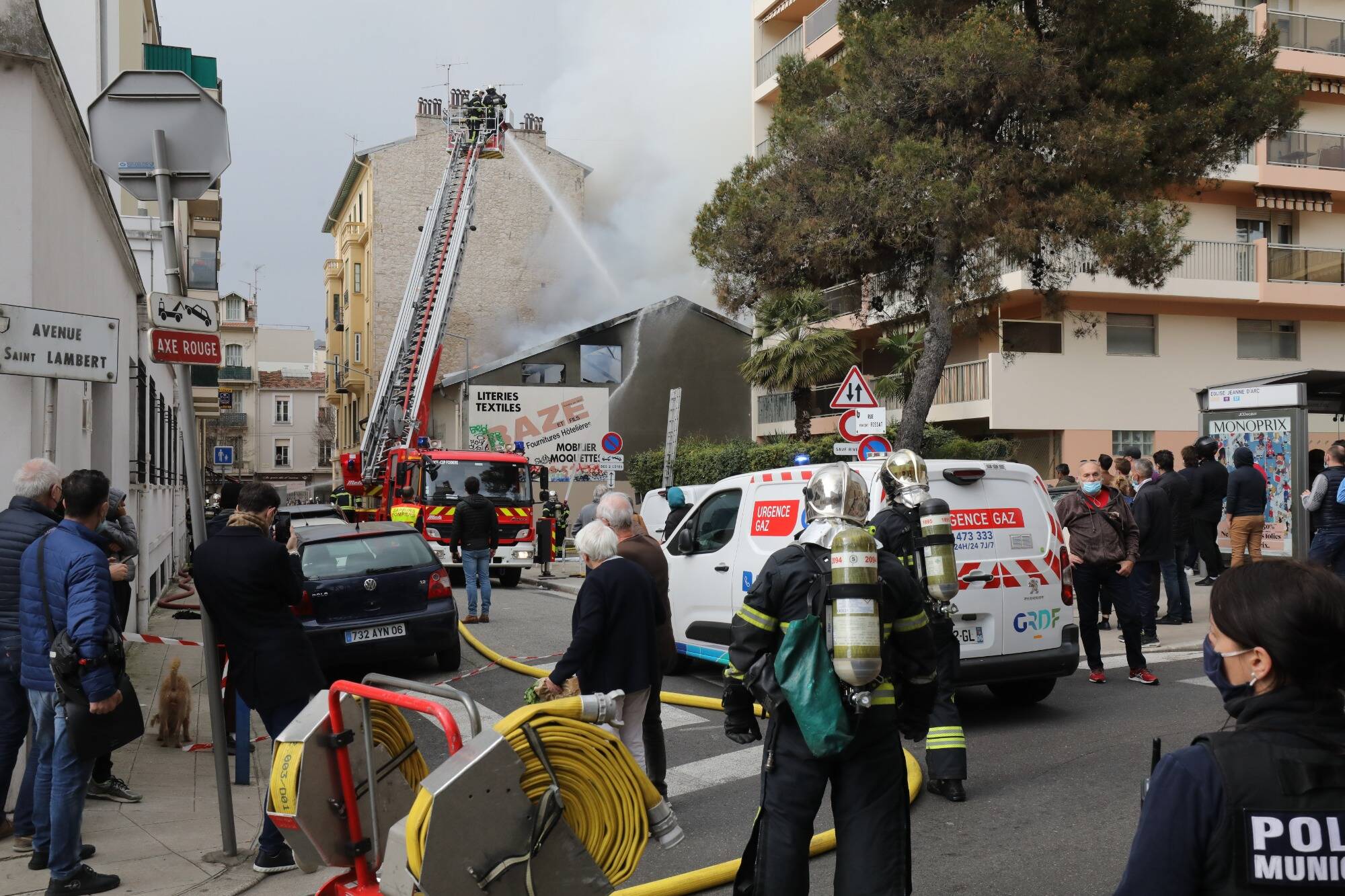 Video Violent Incendie Dans Un Entrepôt à Nice Un Important Dispositif De Secours Engagé 7513