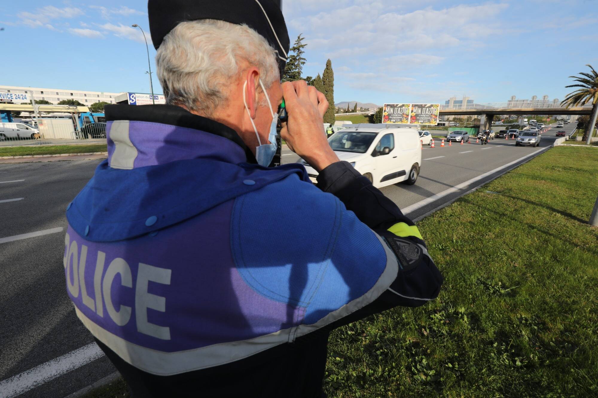 Après s'être fait braquer leur camion rempli de drogue dans les Bouches-du-Rhône, les trafiquants préviennent la police