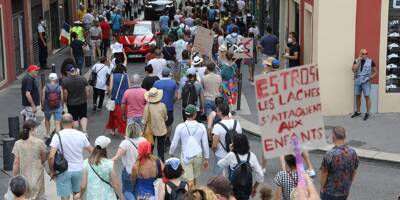 Les slogans repérés ce samedi à Nice lors du premier défilé contre le pass sanitaire