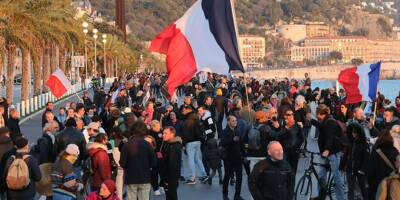 Important rassemblement de militants anti pass sur la Promenade des Anglais à Nice