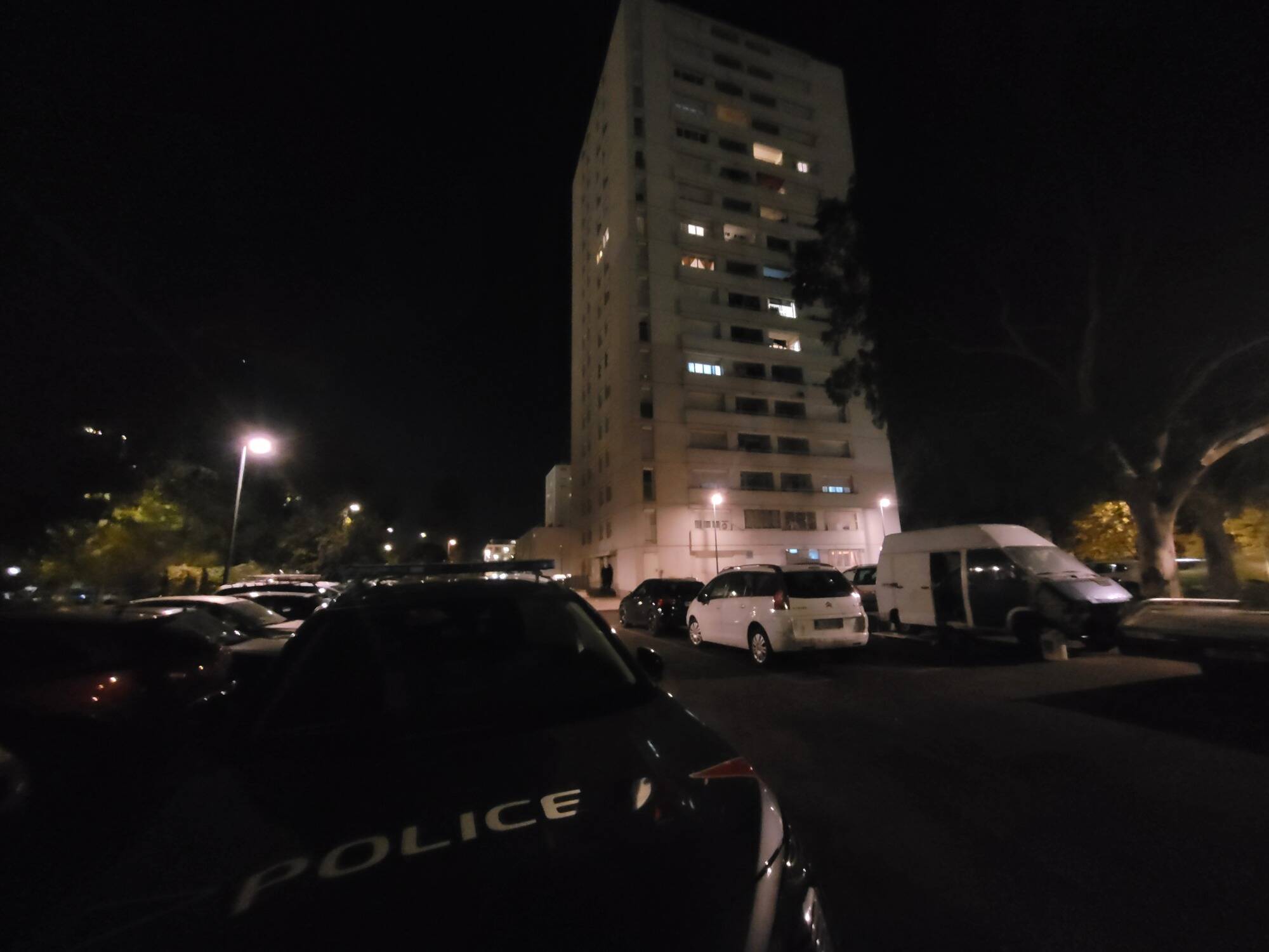 Appelés pour un incendie dans un immeuble de La Seyne, les pompiers