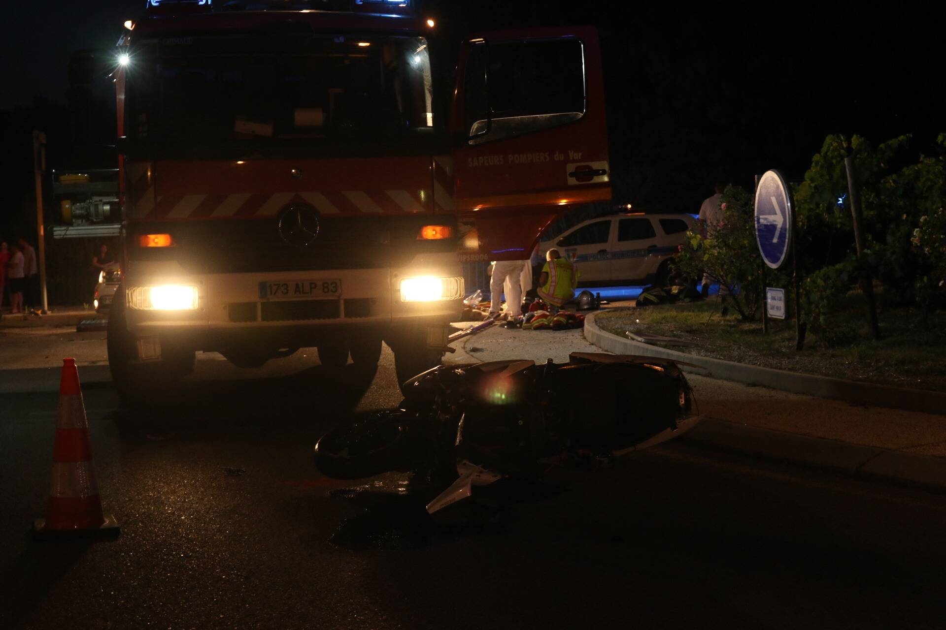 Violente collision entre un scooter et une voiture dans le Var: le pilote du deux-roues est mort