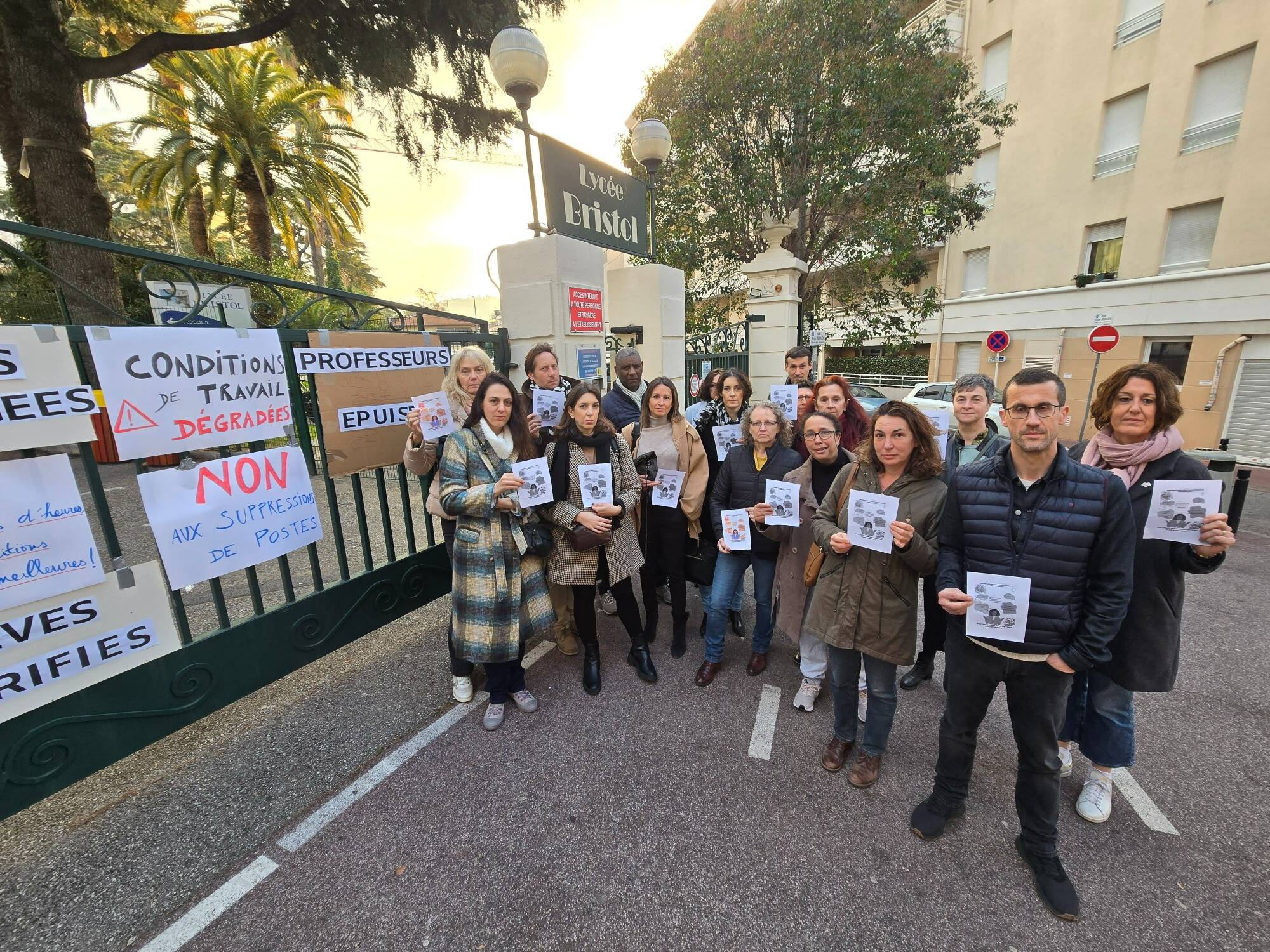 Le corps enseignant du lycée Bristol à Cannes manifeste une nouvelle fois sa colère après la réponse du rectorat