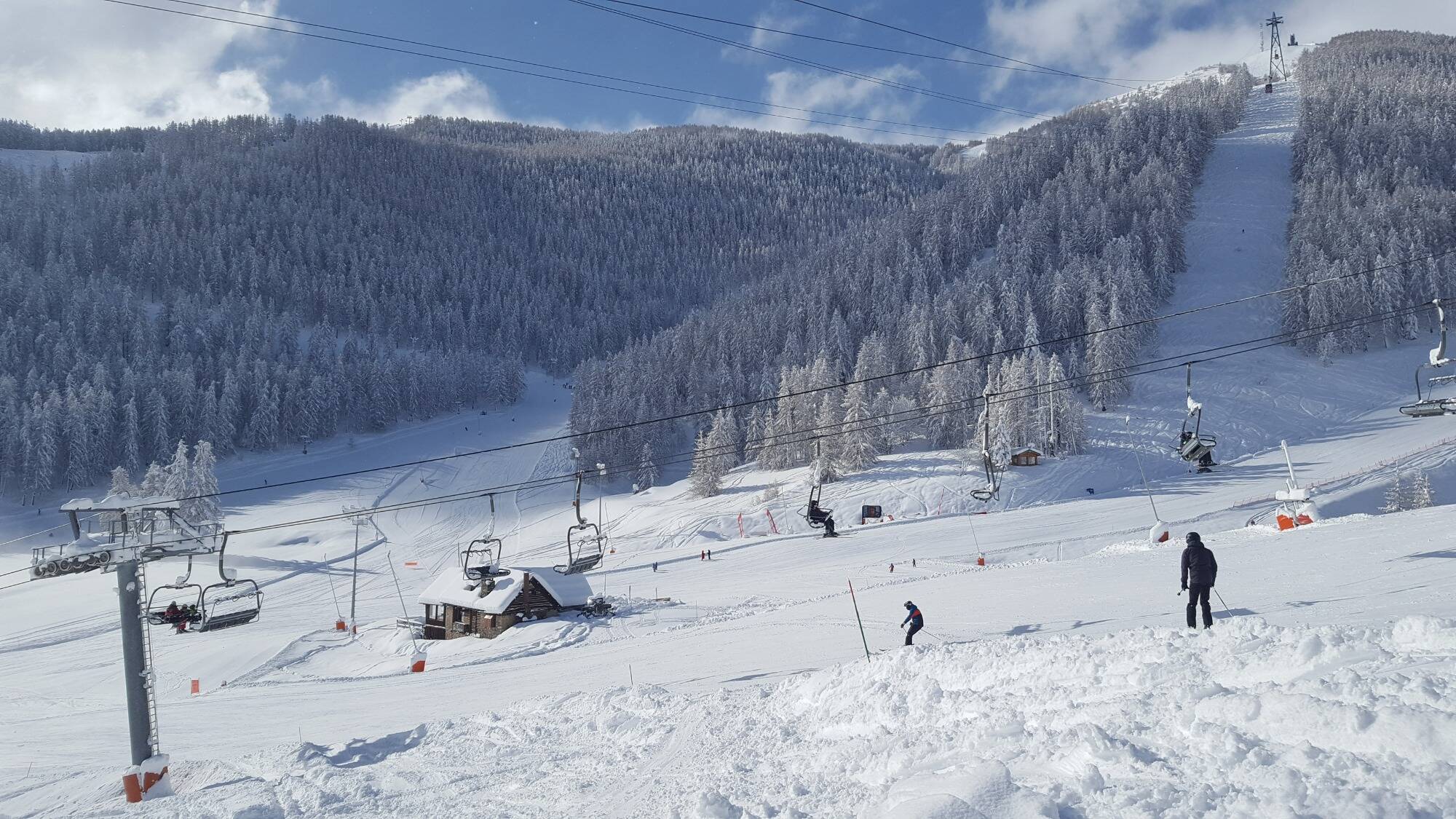 Risque avalanche maximum à Isola 2000, la station ferme la quasi-totalité de son domaine, Auron ouvre très partiellement 
