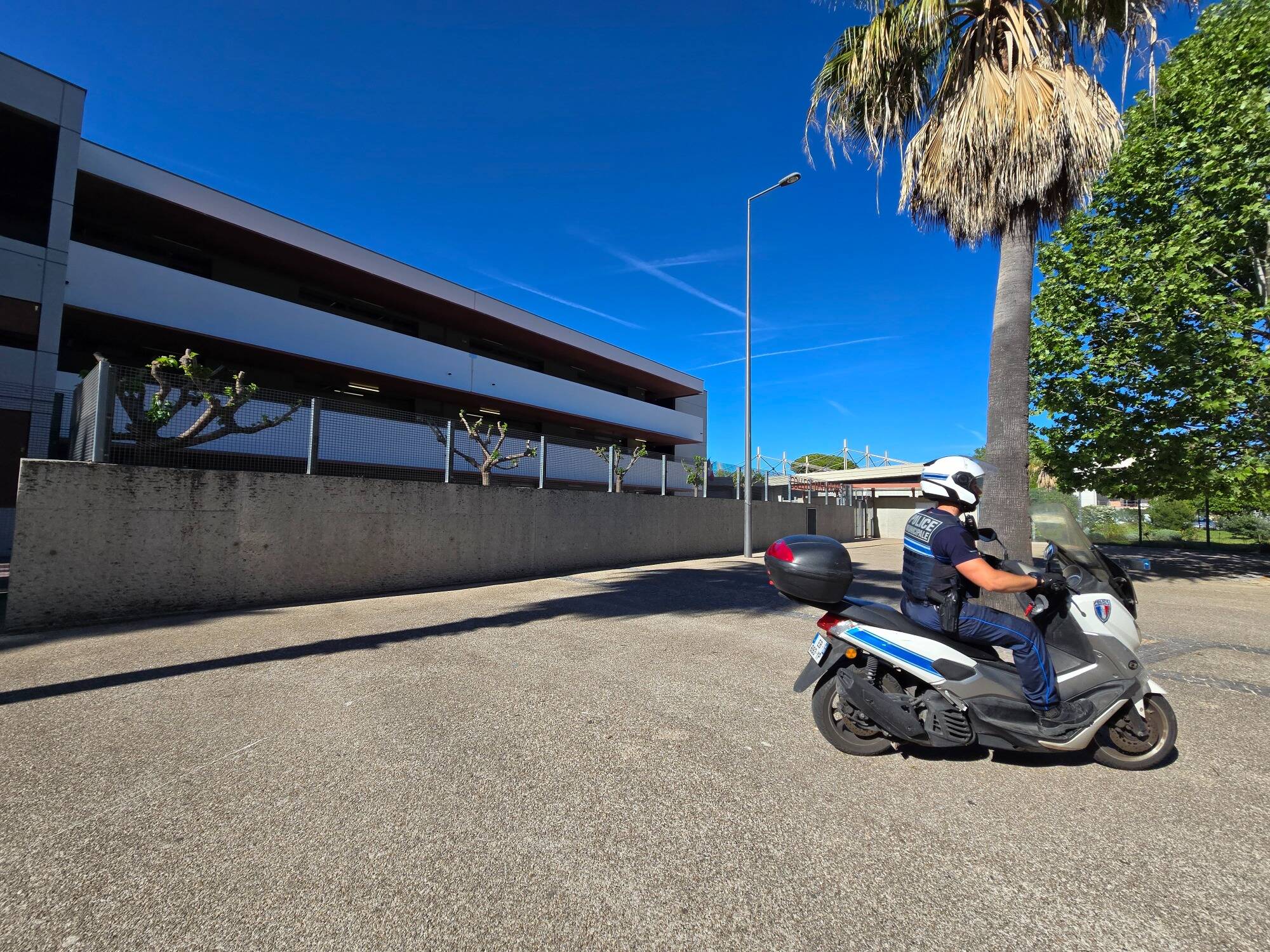 Un homme crie "Allahou Akbar" devant une école de Cannes: fin de l'alerte dans l'établissement, les cours ont repris