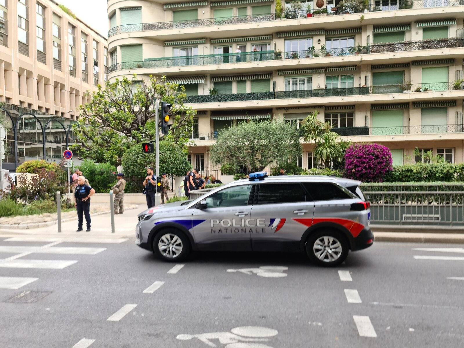 Attaque au sabre dans le centre-ville de Nice: une personne blessée, un suspect interpellé