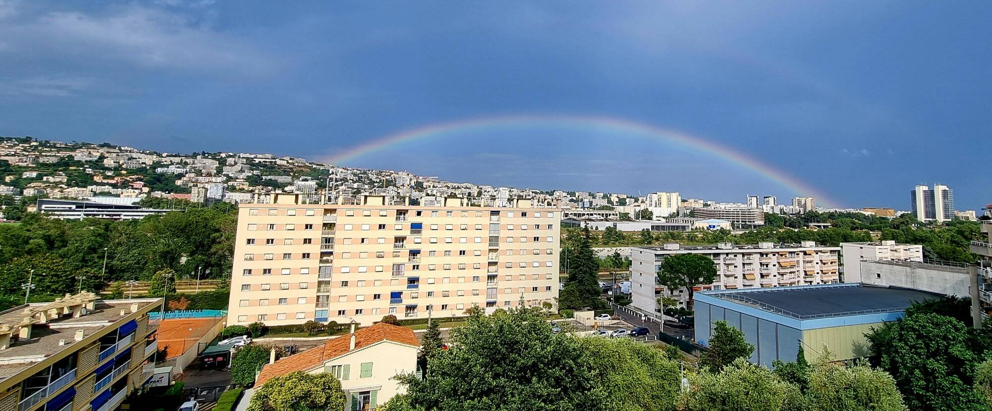 Vos superbes photos de l'arc-en-ciel qui a illuminé le ciel de Nice ce mercredi
