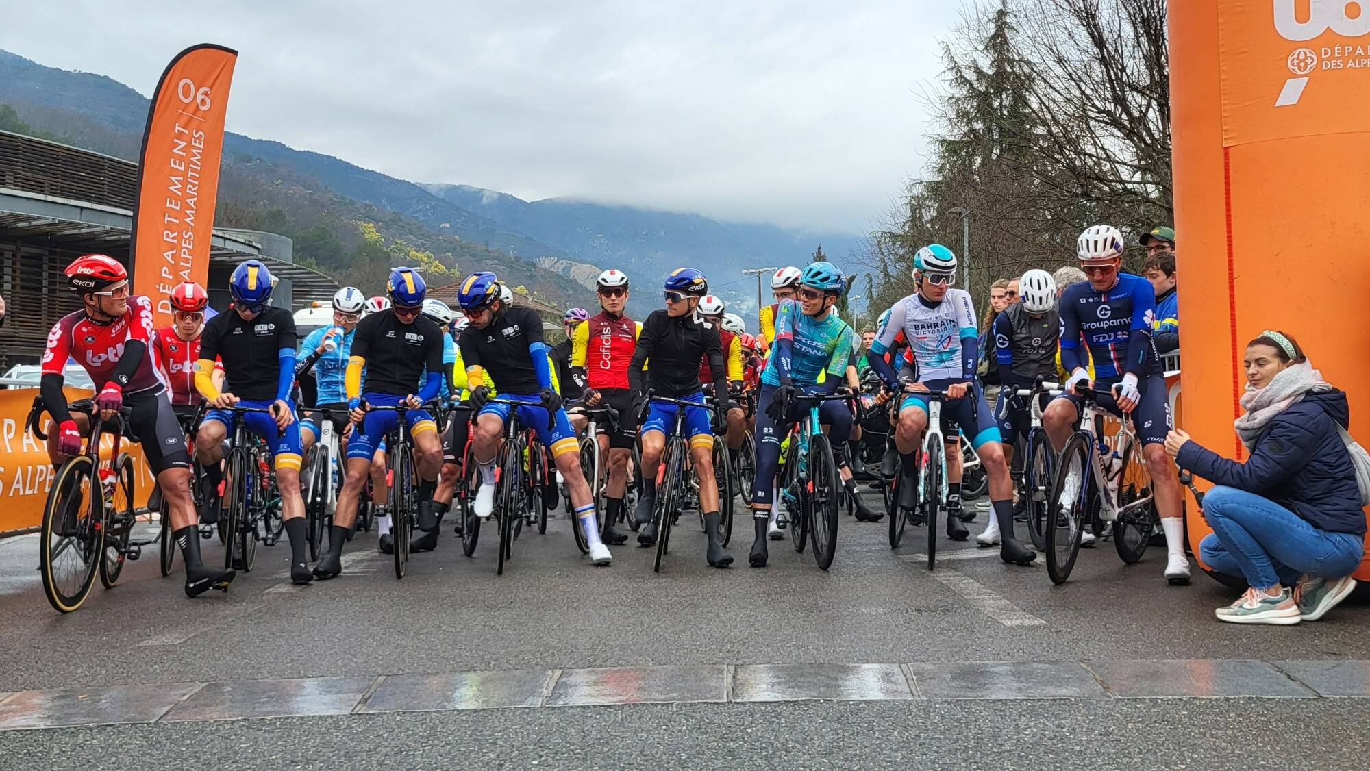 La première étape du Tour des Alpes-Maritimes s'est élancée depuis Contes en direction de Gourdon