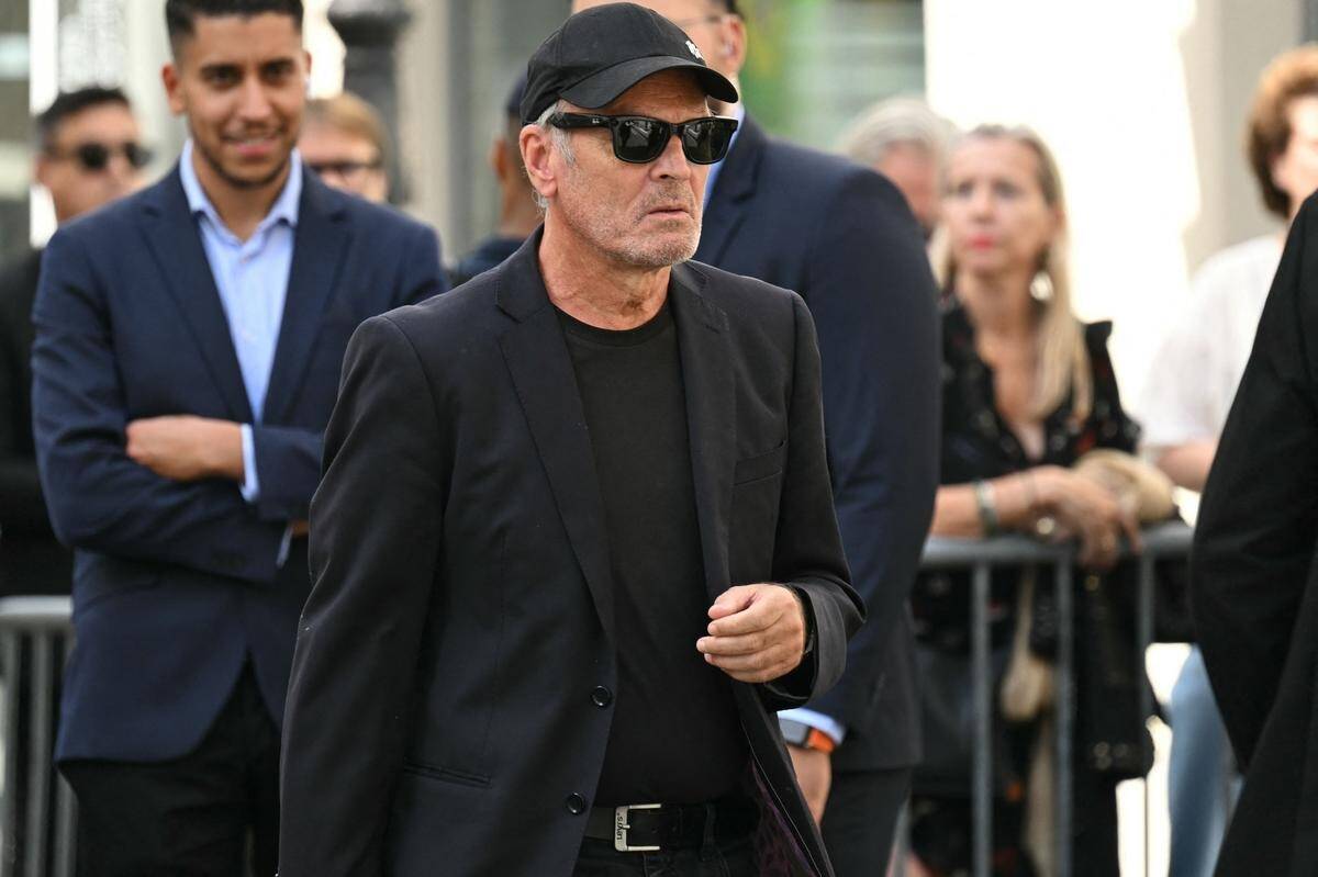 "Tu nous auras bien fait chier": les hommages émus et piquants de Laurent Baffie et Philippe Corti après les obsèques de Thierry Ardisson