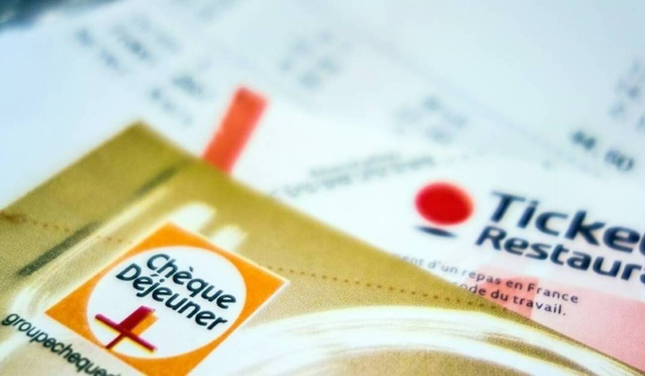 Utilisation pour les courses et le dimanche, dématérialisation... Ce que contient la réforme des titres-restaurant du gouvernement
