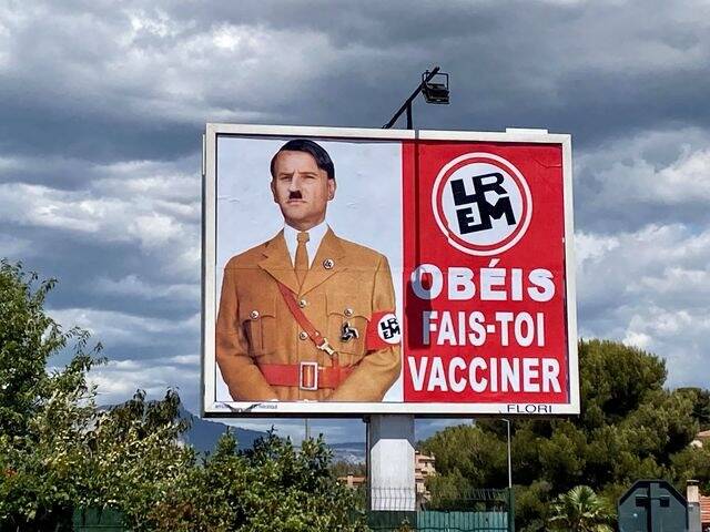 Emmanuel Macron comparé à Adolf Hitler sur des panneaux publicitaires de la métropole toulonnaise