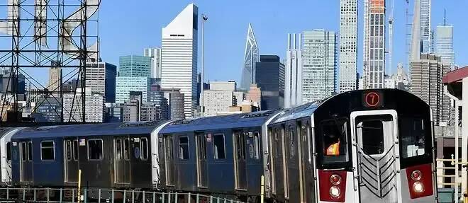 Une jambe retrouvée dans le métro de New York, la police recherche le corps