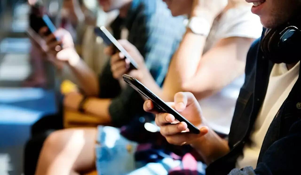 Addictions des lycéens à Monaco : les trois quarts utilisent leurs écrans plus de deux heures par jour pendant les cours