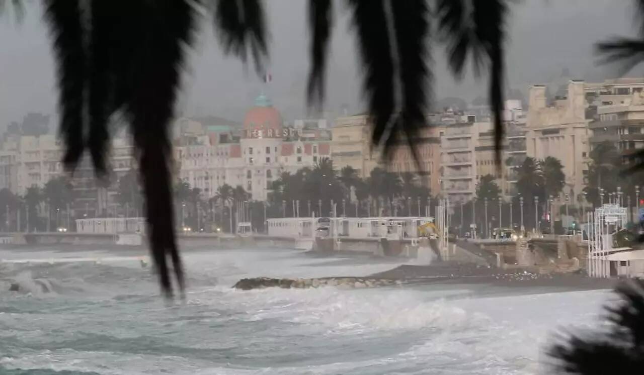 Alerte orange "pluie-inondations" dans les Alpes-Maritimes: tous les établissements recevant du public fermés à Nice, ce mardi