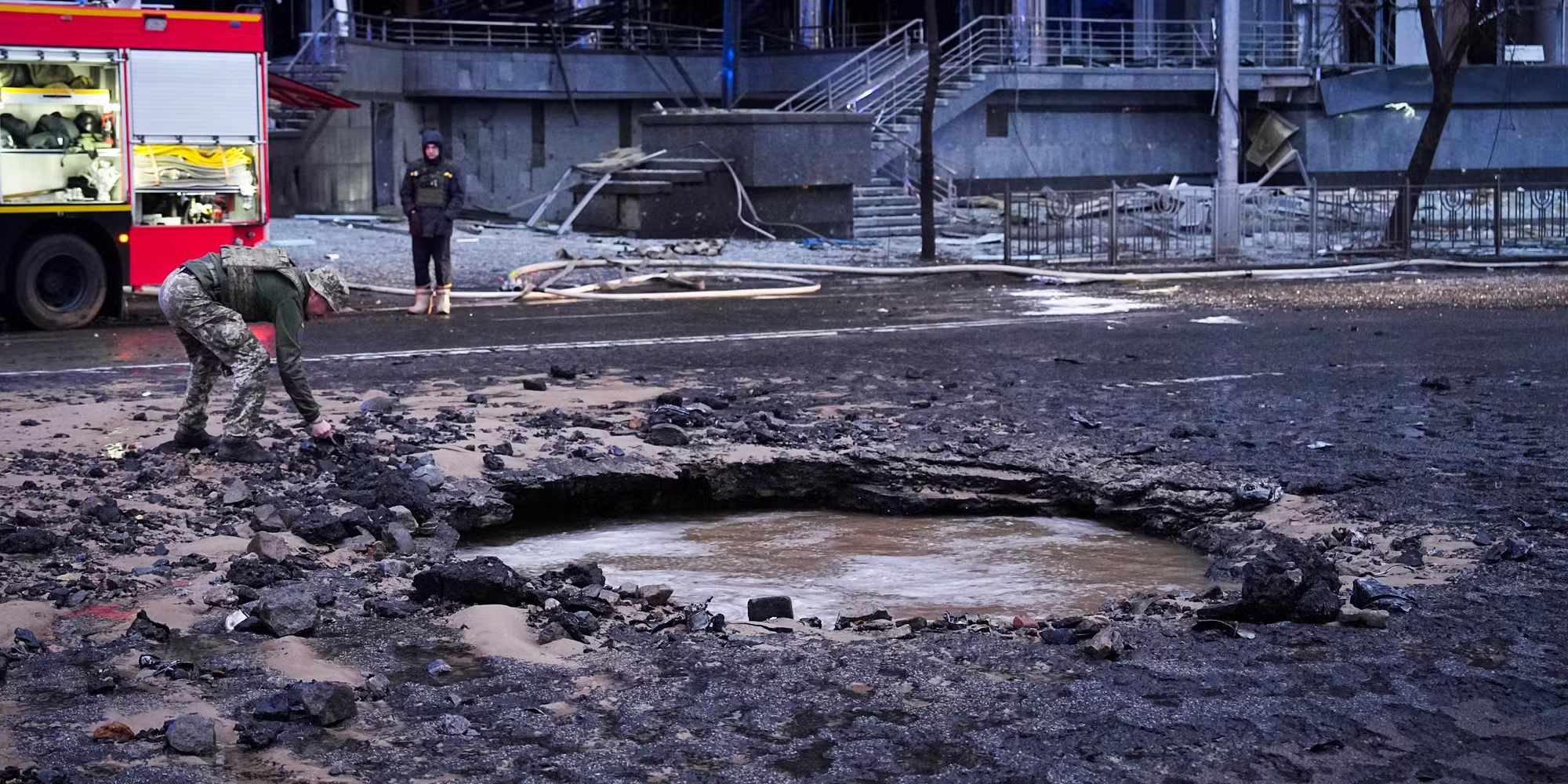 Ukraine: trois morts à Kiev dans une attaque russe, la Russie déclare avoir frappé un site militaire en représailles à un tir de missile