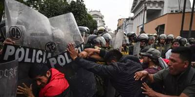Président destitué et emprisonné, successeuse contestée, manifestations de colère dans les rues... Mais que se passe-t-il au Pérou?