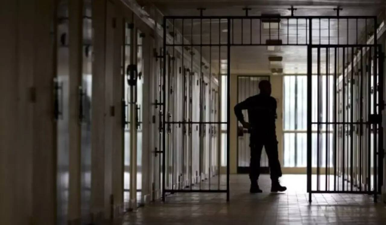 "Tabassé à coups de genoux sur la tête": un médecin violemment agressé par un patient-détenu à Marseille