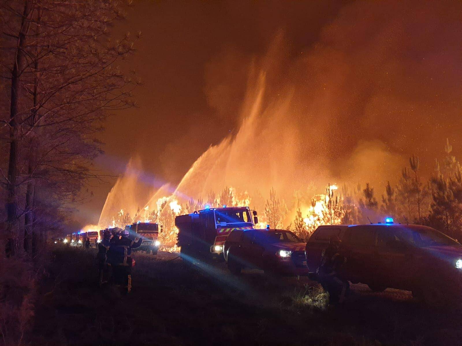 Incendies: Renaud Muselier et Hubert Falco annoncent la mise à disposition des pompiers volontaires de la région Paca en renfort