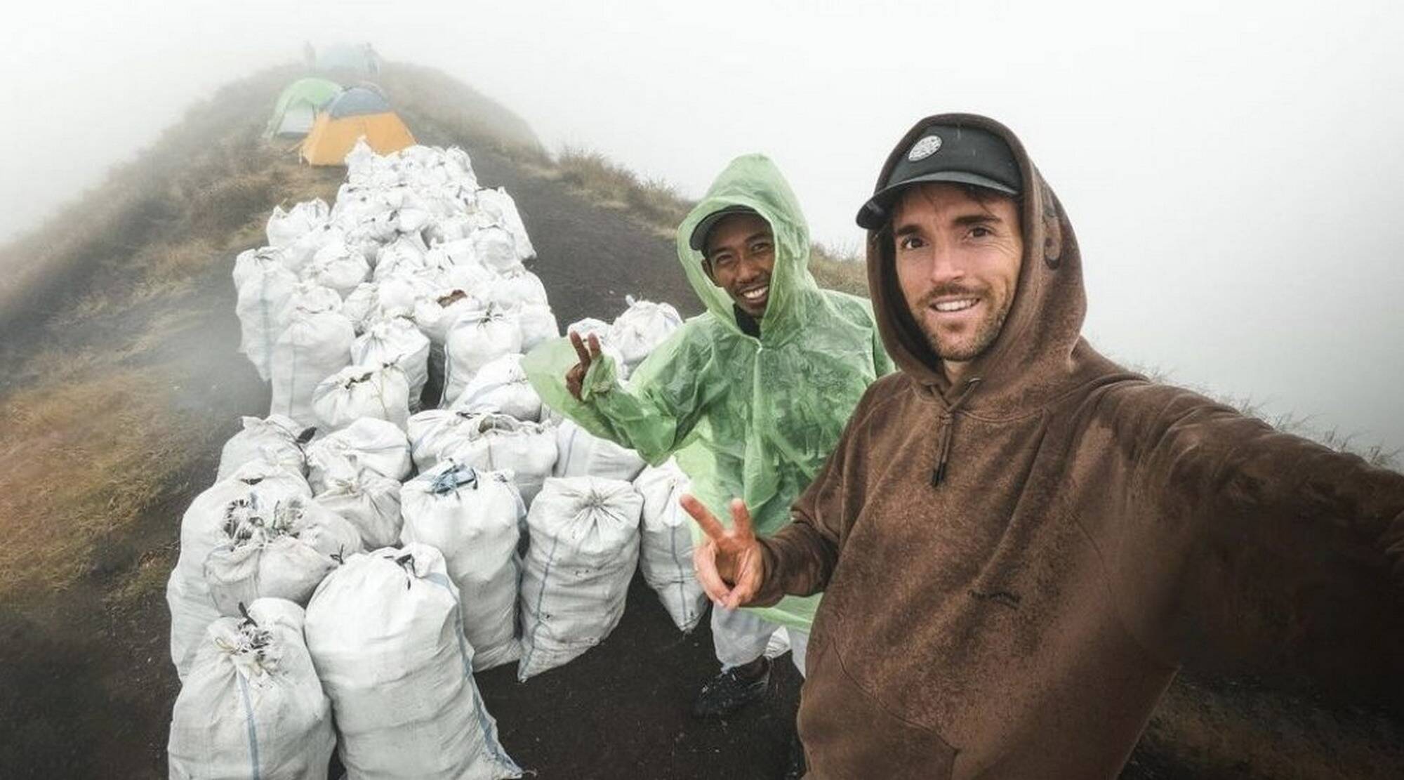 "Nous avons acheté des centaines de lits, matelas et couvertures": comment un influenceur de la Côte d'Azur met sa notoriété au profit des Ukrainiens