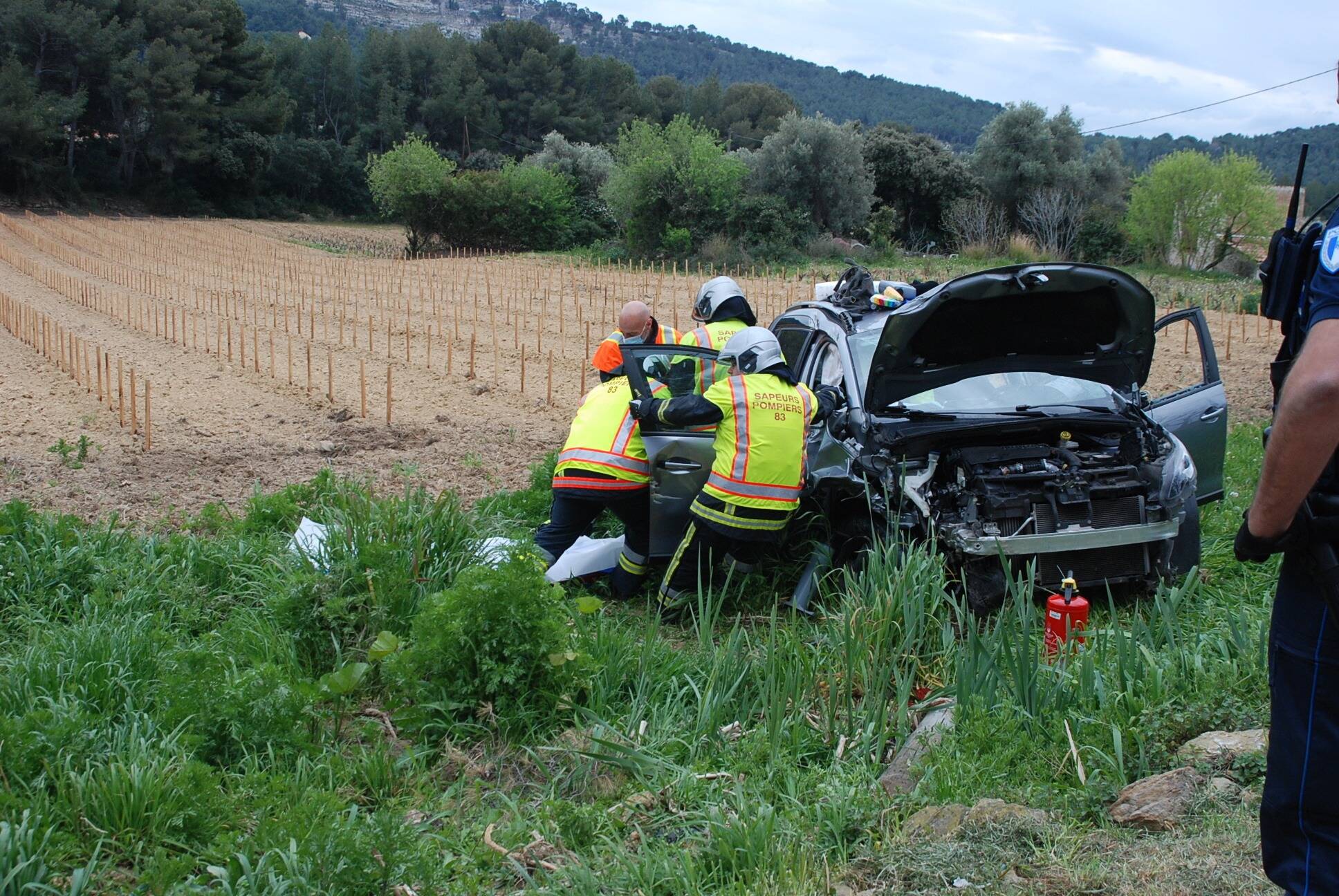 Une conductrice fait un malaise au volant et finit sa course dans un muret à Saint-Cyr