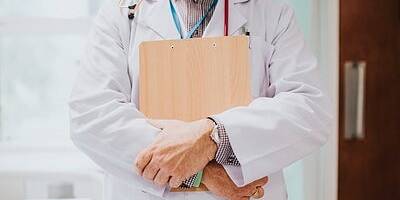 Pourquoi des milliers de médecins ont été placés sous surveillance par l'Assurance maladie