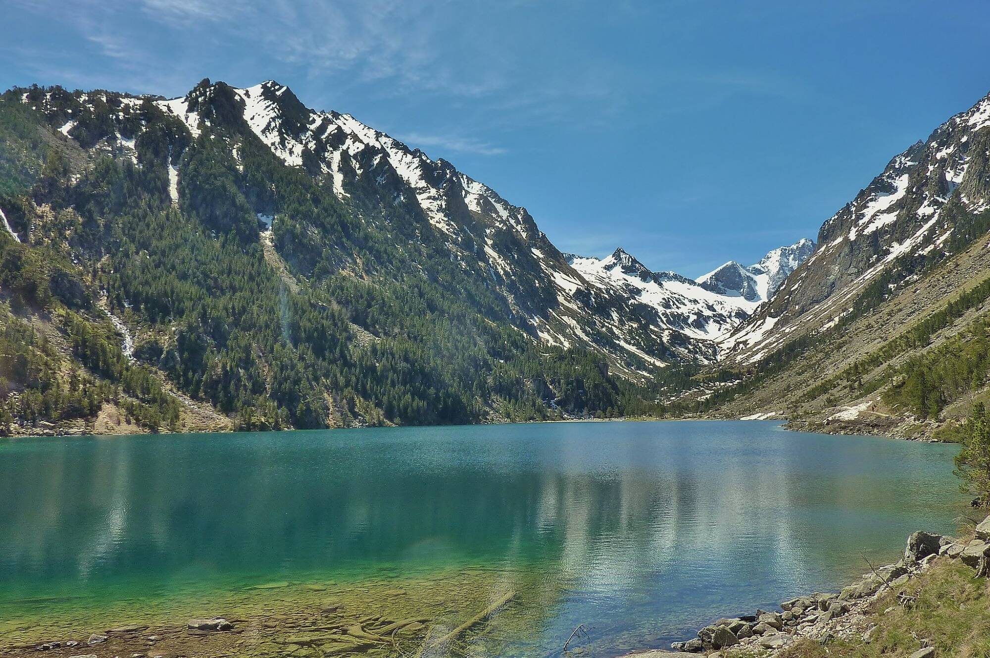 Une jeune femme accouche en pleine nuit alors qu'elle campait à plus de 1.700 mètres d'altitude