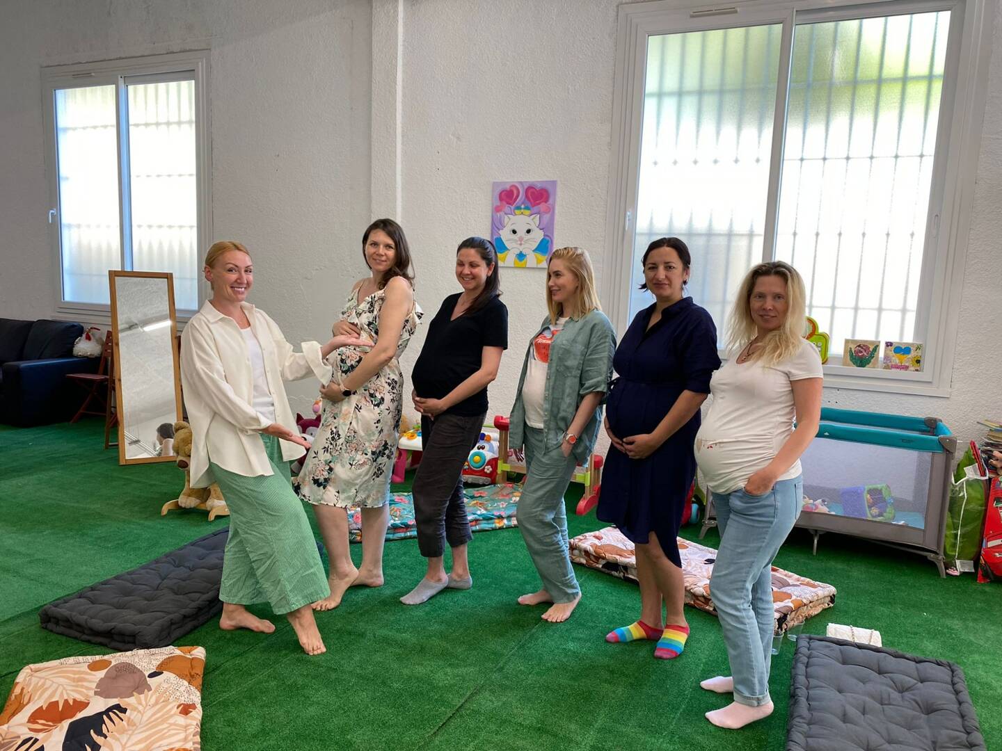 Lina Shkodkina (à gauche), de Yogamama dispense les cours d'accouchements et toutes sortes d'ateliers autour de la maternité.