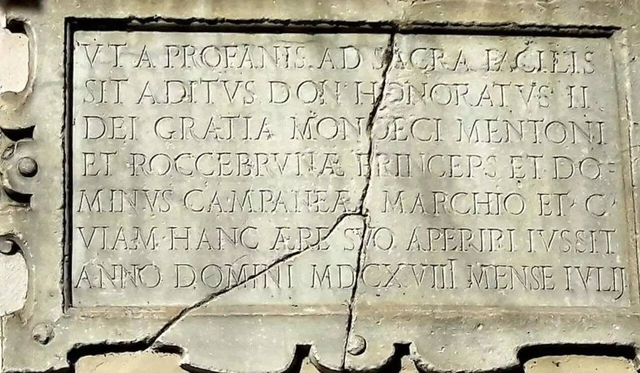 Italie: sa fille a une mauvaise note en latin, elle l'abandonne sur le bord de la route