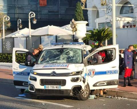 Une voiture fait une sortie de route et des tonneaux à Saint-Christophe-du-Luat,  trois blessés légers - France Bleu