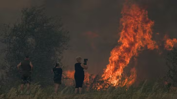 Incendie dans l'Aude: François Bayrou attendu sur place ce mercredi après-midi