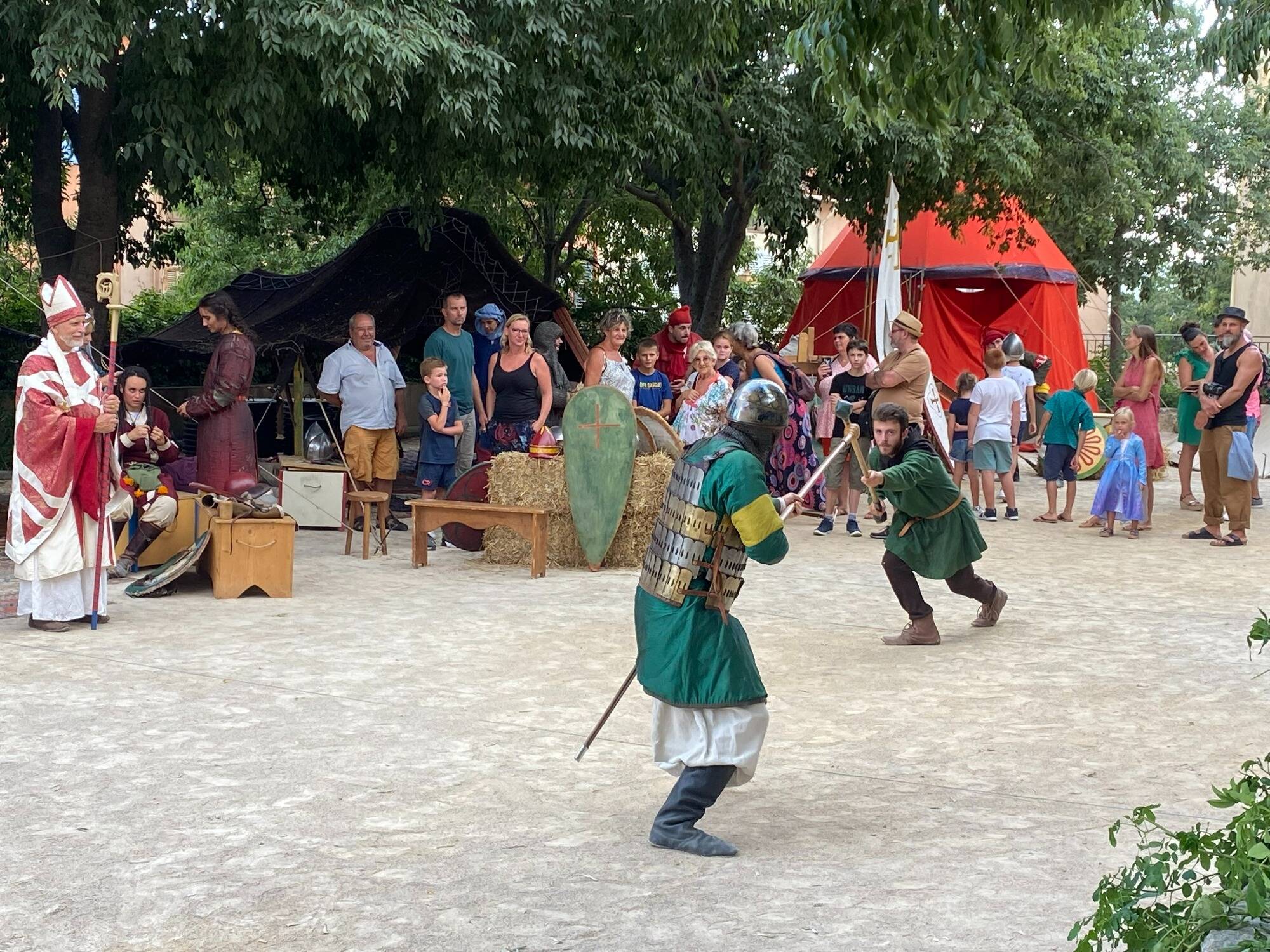 Voyagez dans le temps en famille: ce mardi, Grimaud vous plonge au coeur du Moyen Âge le temps d'une nuit