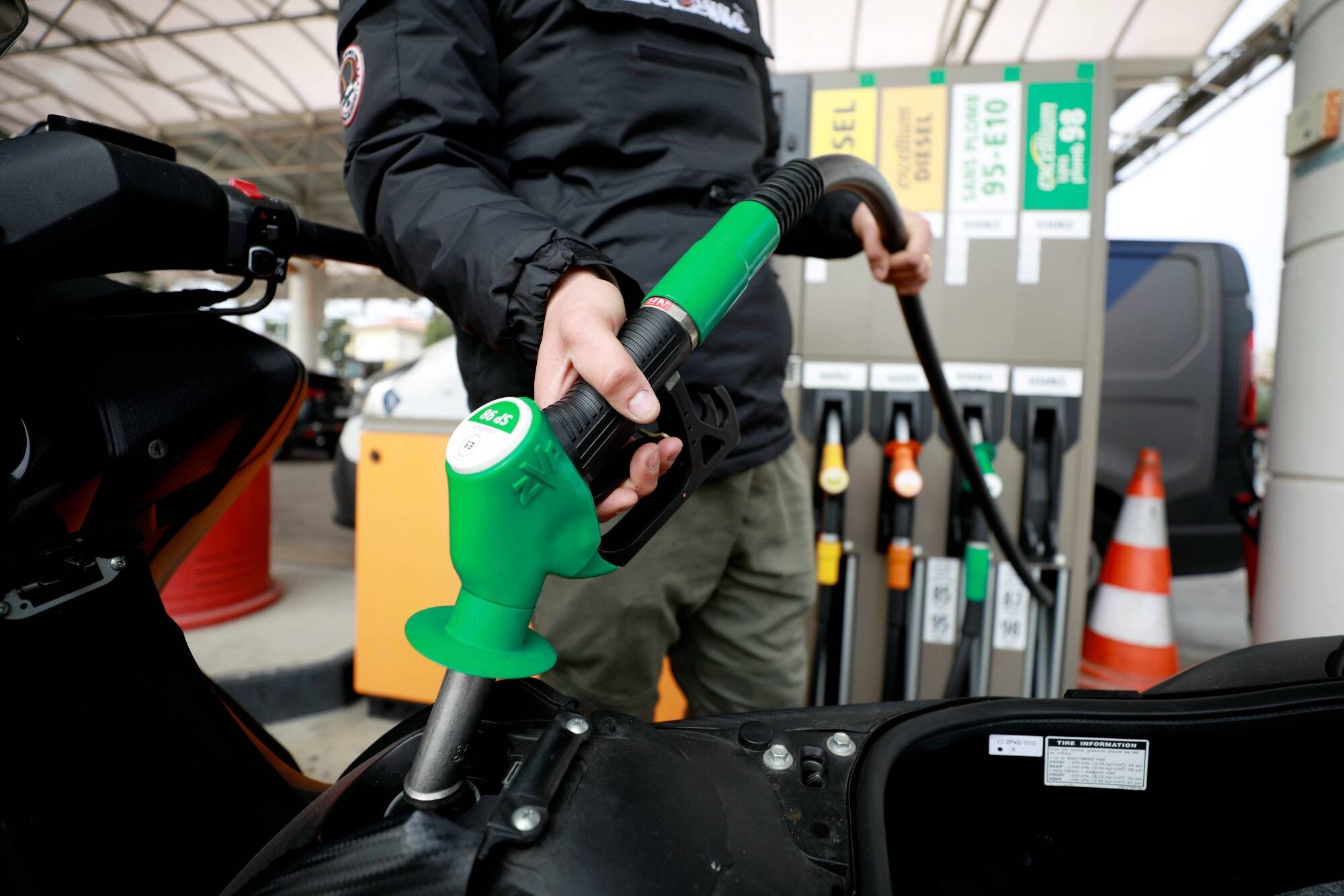 Une aide pour les automobilistes, des contrôles dans l'alimentaire: Bruno Le Maire précise le projet de loi sur le pouvoir d'achat