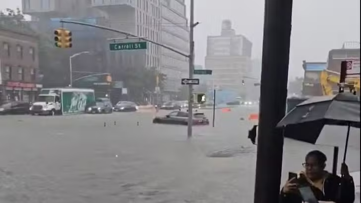 Les impressionnantes images des rues et du métro de New York complètement inondés après des pluies diluviennes
