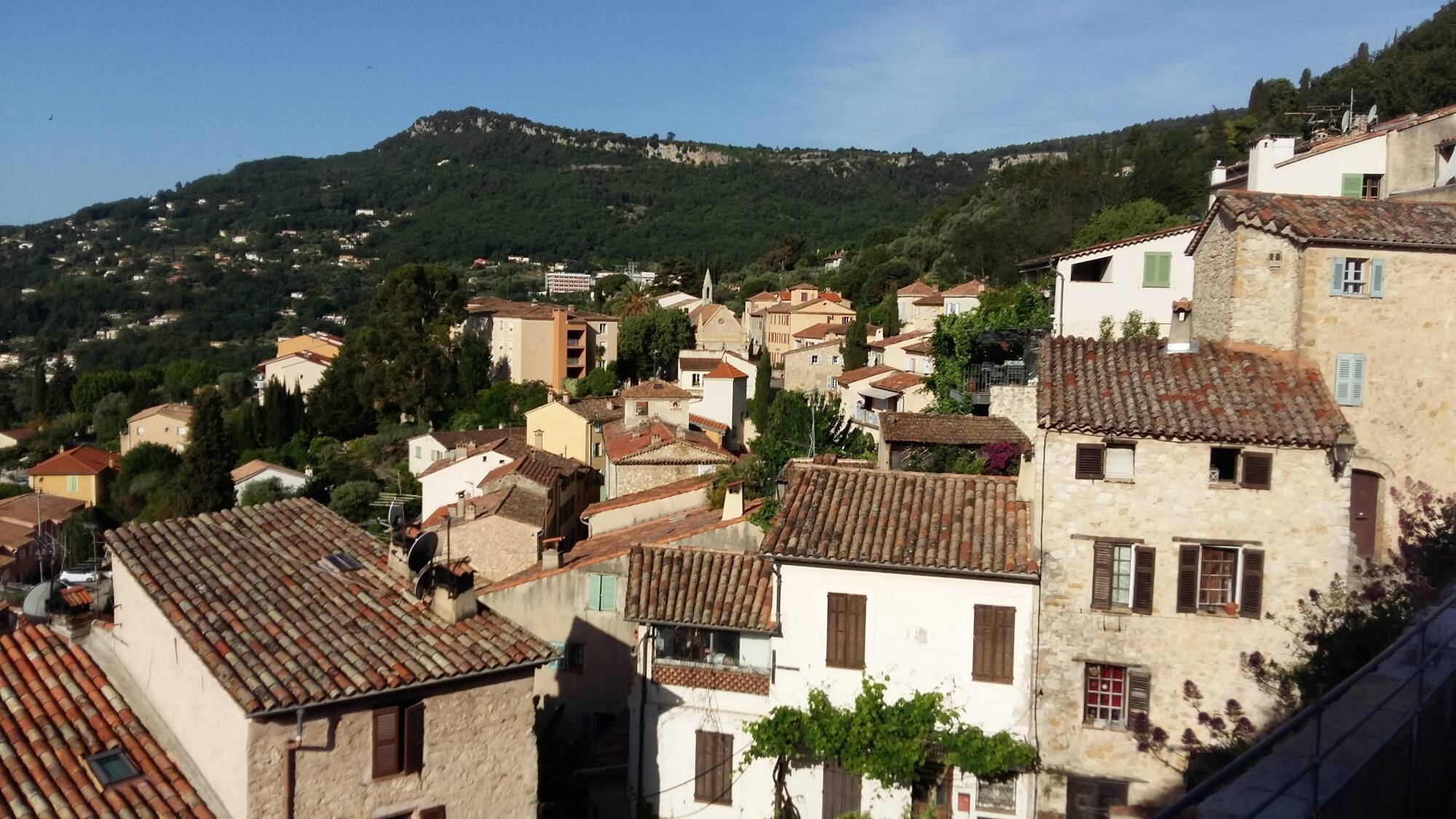 "Est-elle bien utile?": un projet d'antenne-relais Free fait jaser au conseil municipal du Bar-sur-Loup