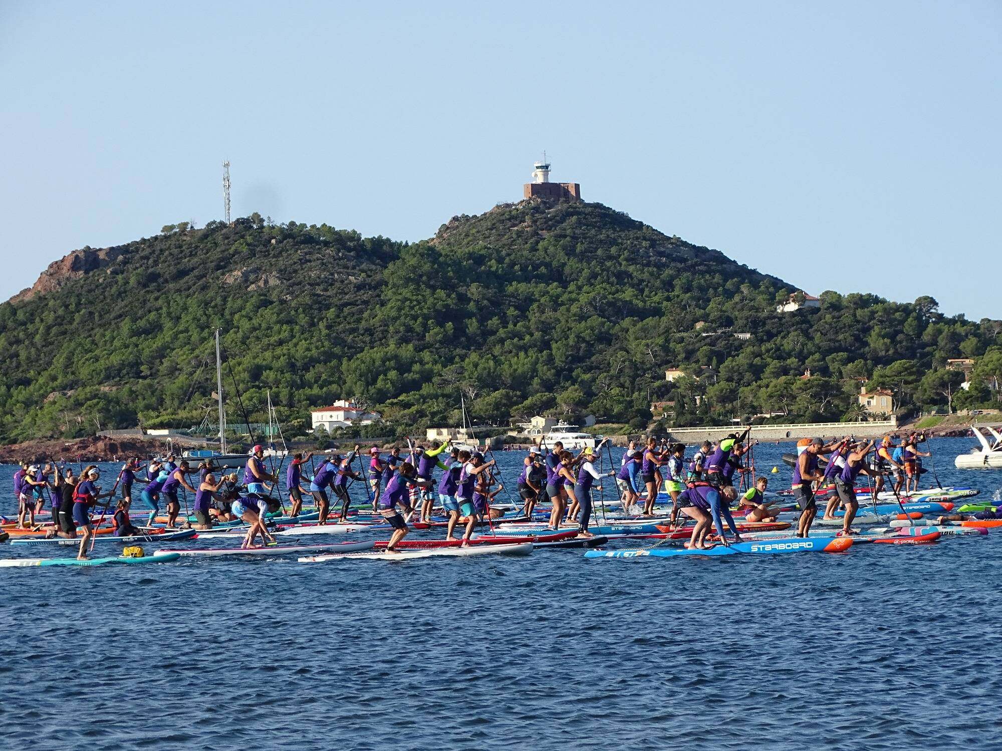 Cancers pédiatriques: 400 paddles en souvenir de Léo à Saint-Raphaël