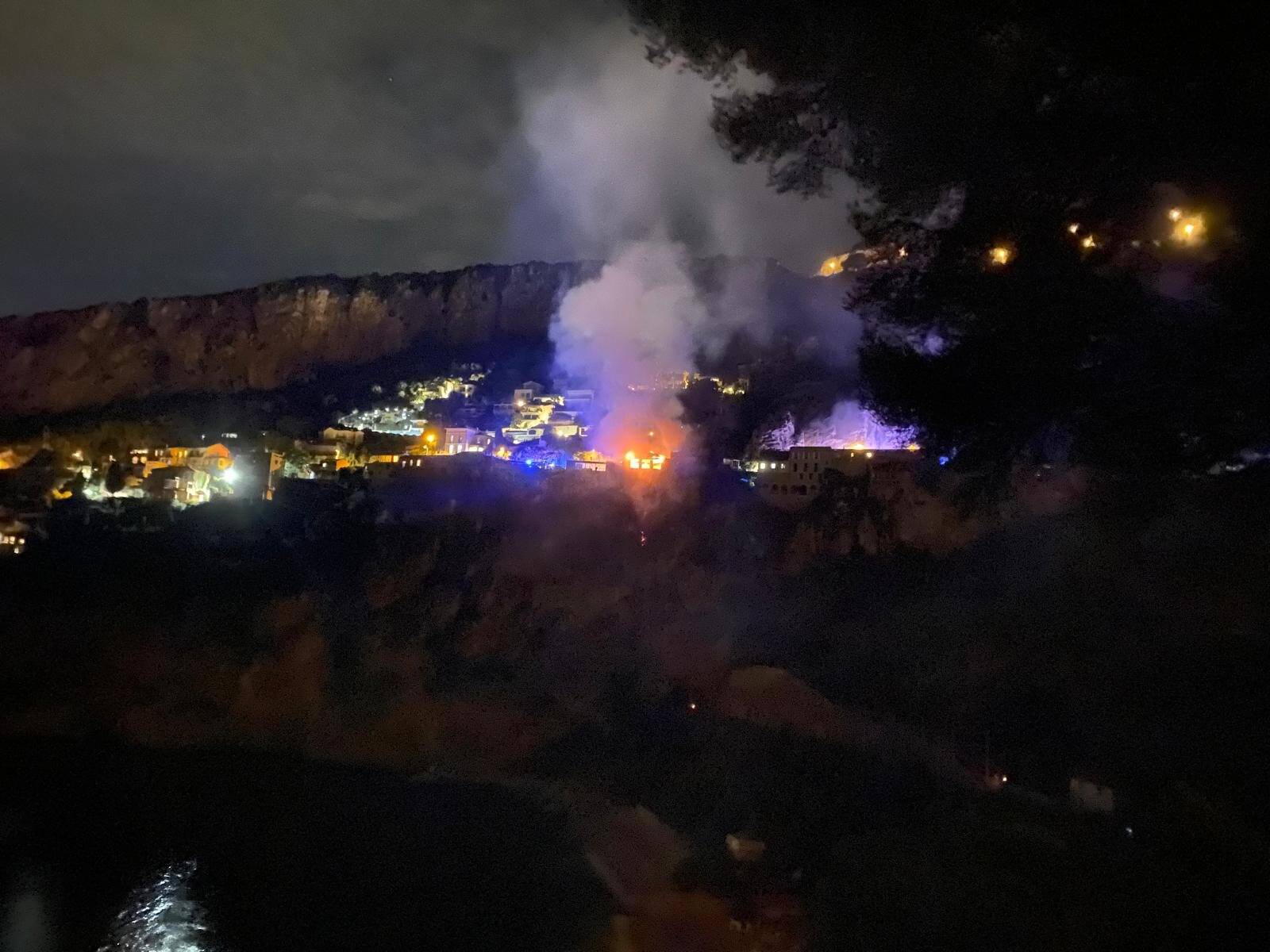 Un bâtiment prend feu à Cap-d'Ail: les sapeurs-pompiers de Monaco ont mis 5 personnes en sécurité