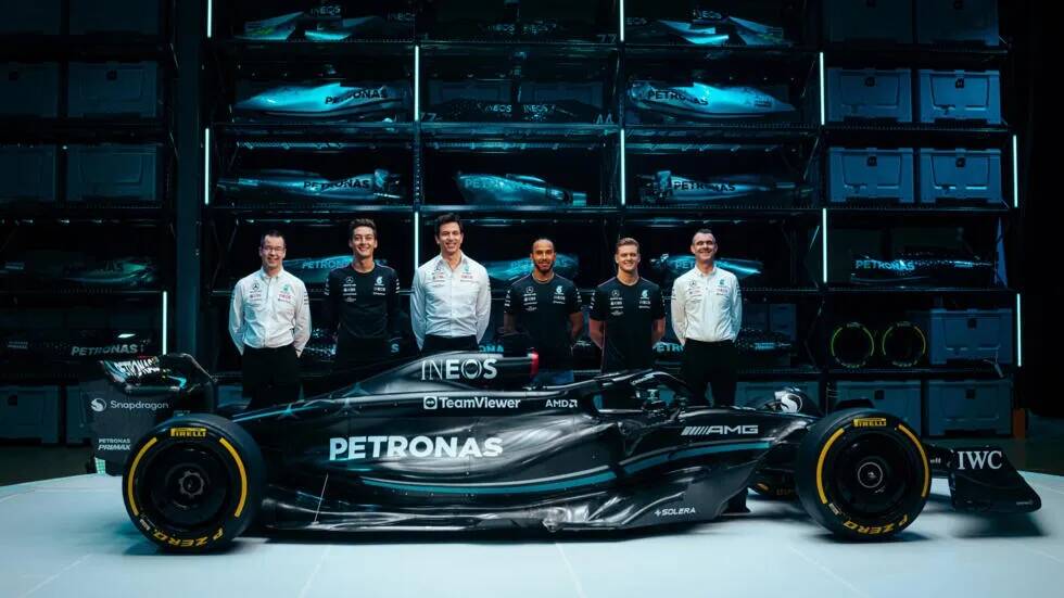 F1: Mercedes dévoile une nouvelle monoplace noire pour revenir au sommet